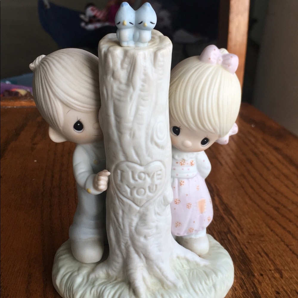 Precious Moments thee I love porcelain figurine